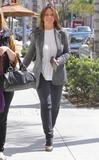 th_87029_celebrity_paradise.com_TheElder_JenniferLoveHewitt2011_03_22_goestolunchinHollywood3_122_243lo.jpg